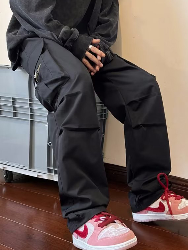 Solide Herren-Cargohose mit mehreren Taschen und Rüschen