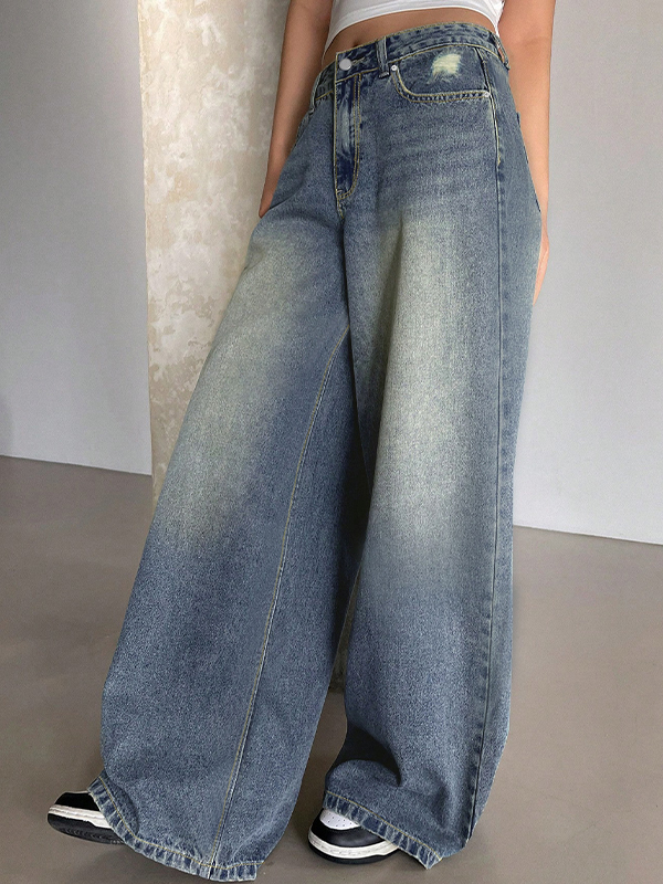 Verwaschene, blaue Mop-Boyfriendjeans mit weitem Bein