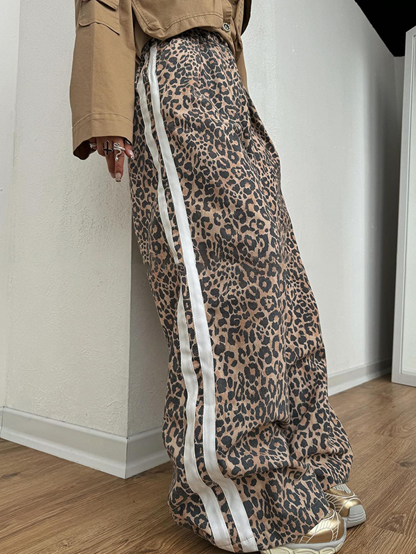 Hose mit weitem Bein und Leopardenstreifen an der Seite