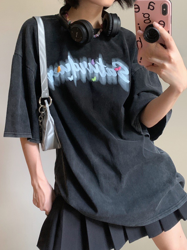 Übergroßes Kurzarm-T-Shirt mit Vintage-Graffiti-Schmetterling