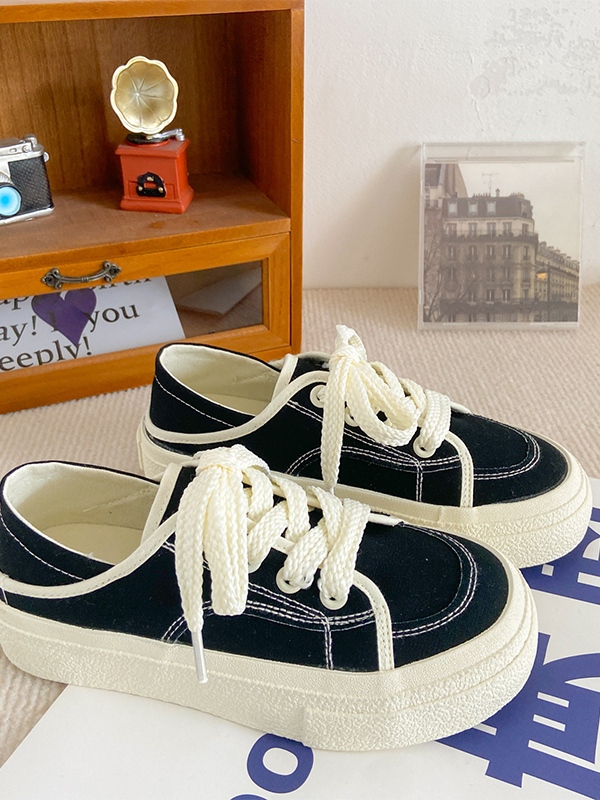 Vielseitige, einfarbige Canvas-Schuhe